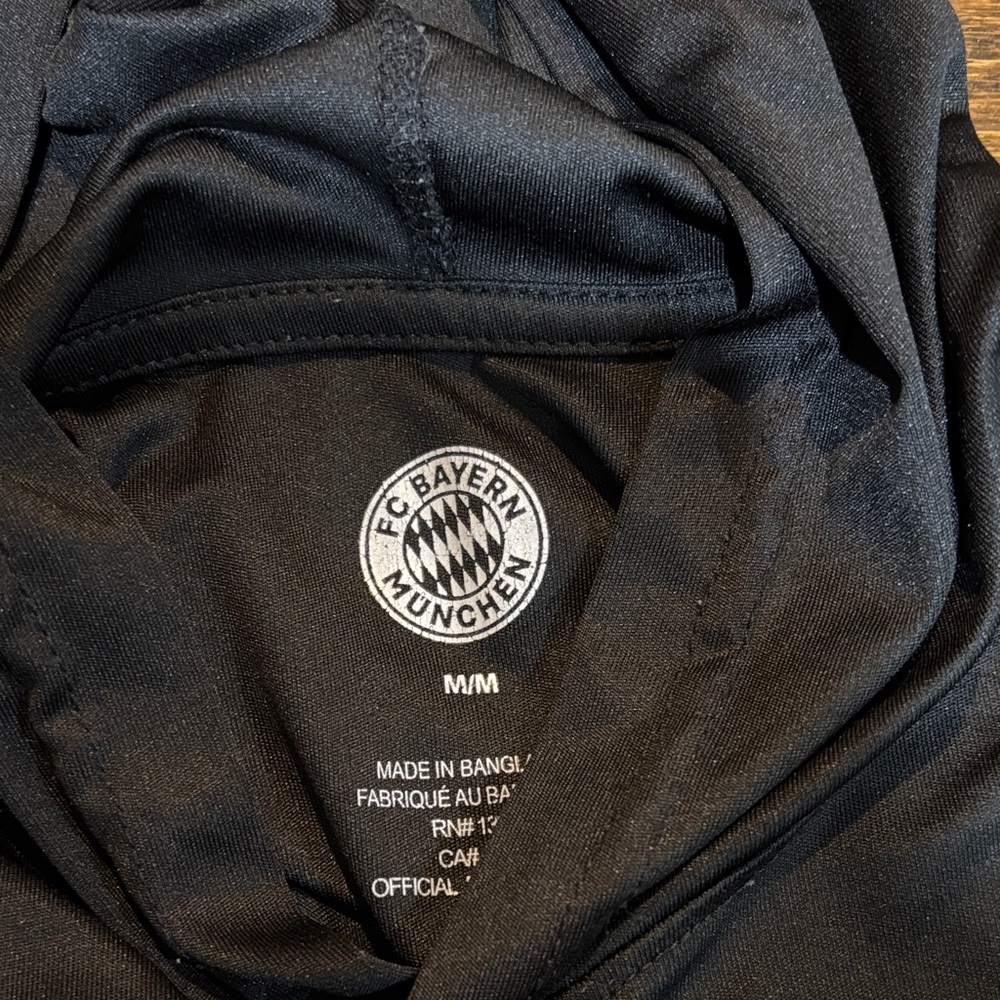 Black and Red FC Bayern Hoodie - Picture 4 of 5